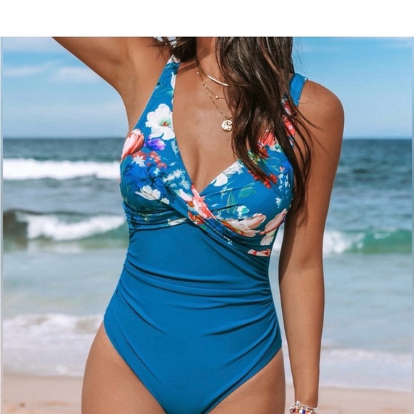 Cupshe Other - #0037 -Cupshe Blue Floral One-Piece Swimsuit